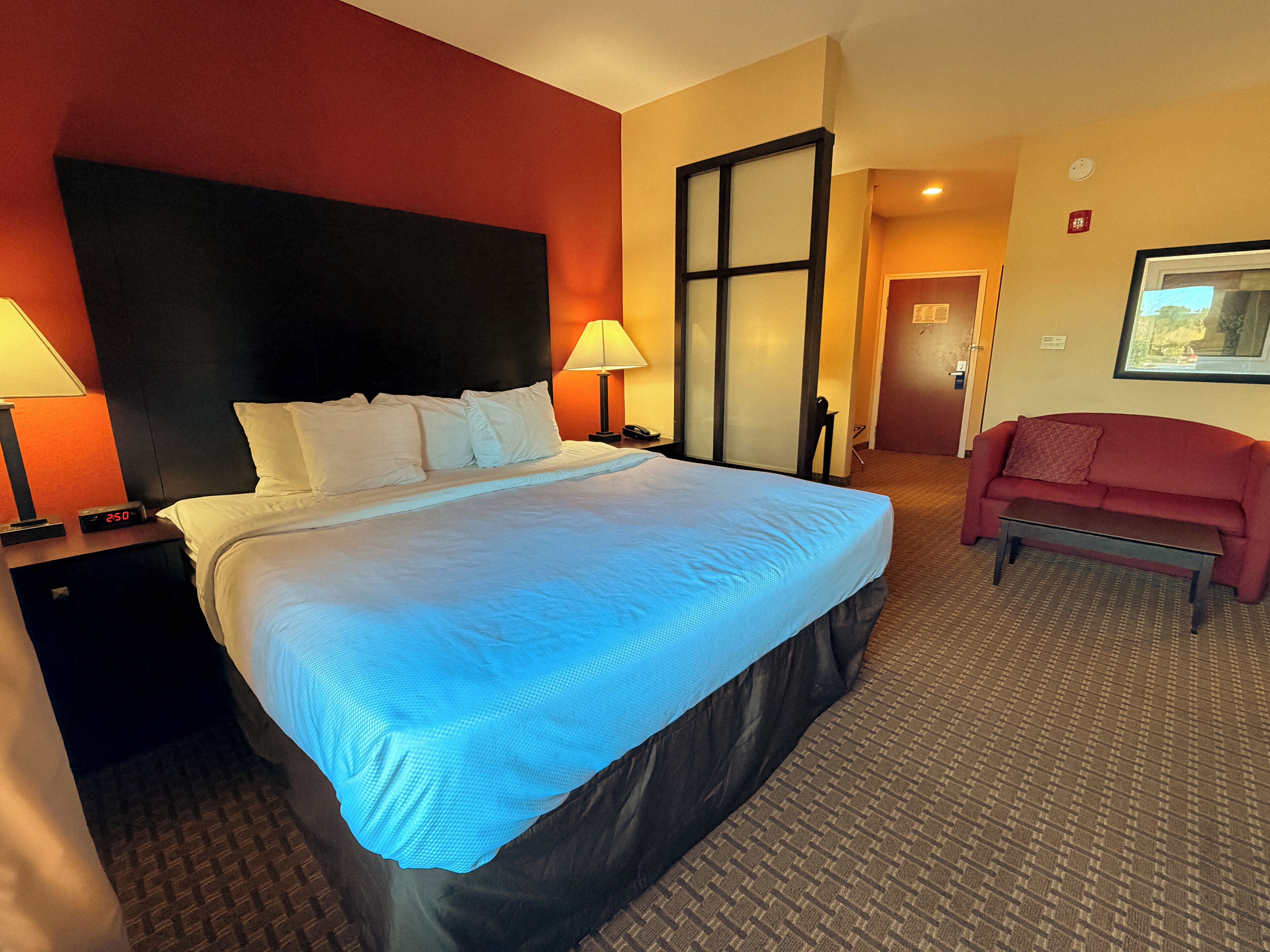 Suite Deluxe | Ropa de cama de alta calidad y camas con pillow-top 