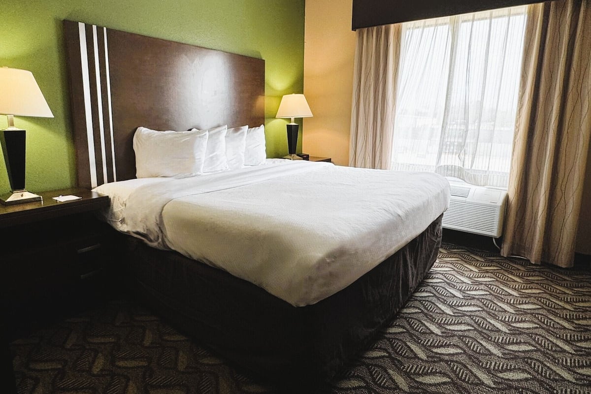 Ropa de cama de alta calidad, camas Select Comfort y muebles diferentes