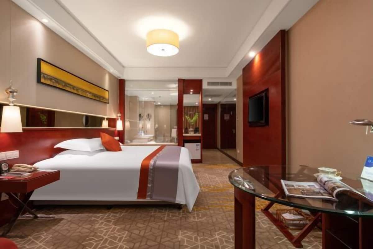 In-room safe, desk, iron/ironing board, free WiFi