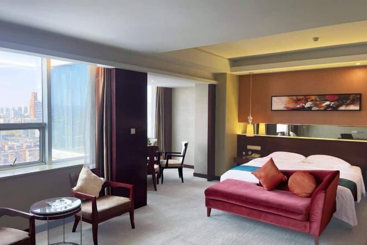 In-room safe, desk, iron/ironing board, free WiFi