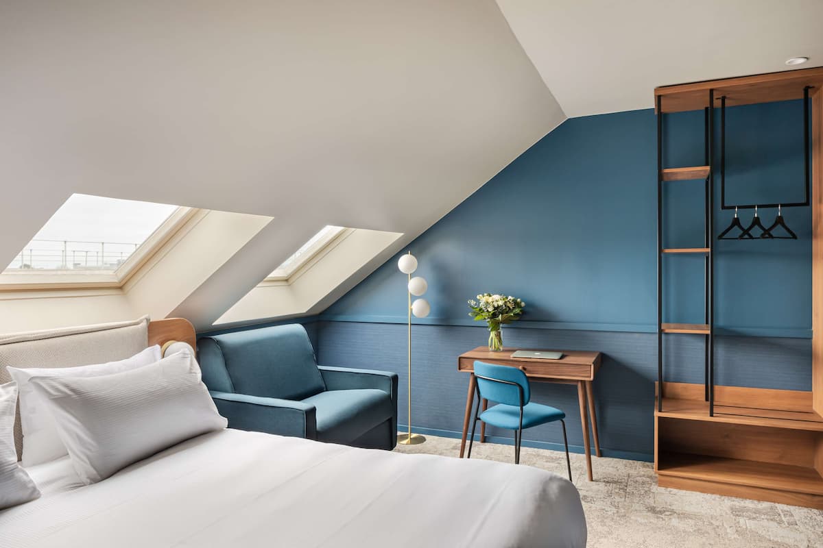Superior Room, 1 large bed | Pillowtop beds, individually decorated, individually furnished, desk