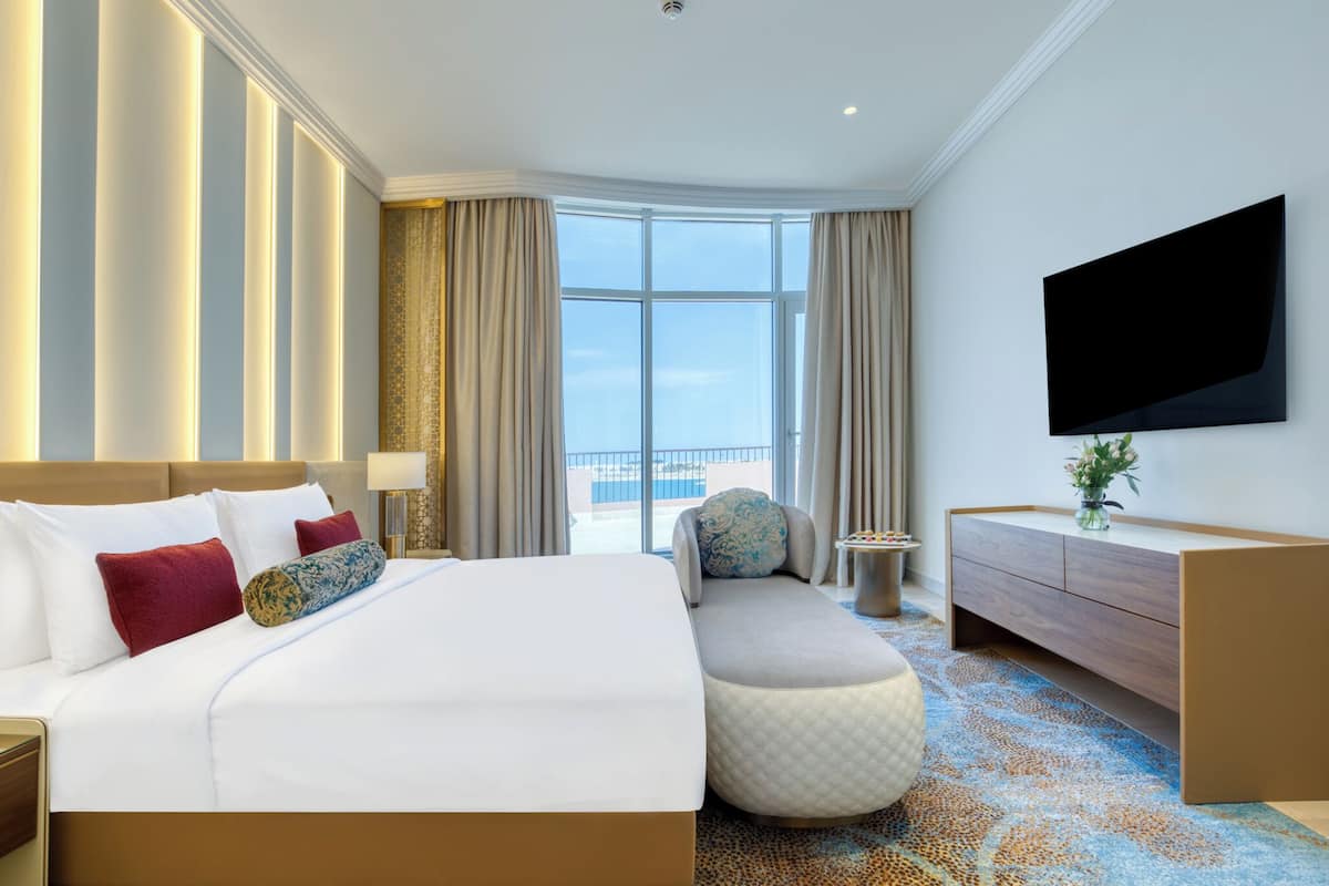Suite, 1 King Bed, Sea View | Free minibar, in-room safe, desk, blackout drapes