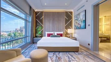 Minibar con artículos gratuitos y caja de seguridad en la habitación