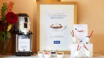 Petit déjeuner buffet (14.90 EUR par personne)
