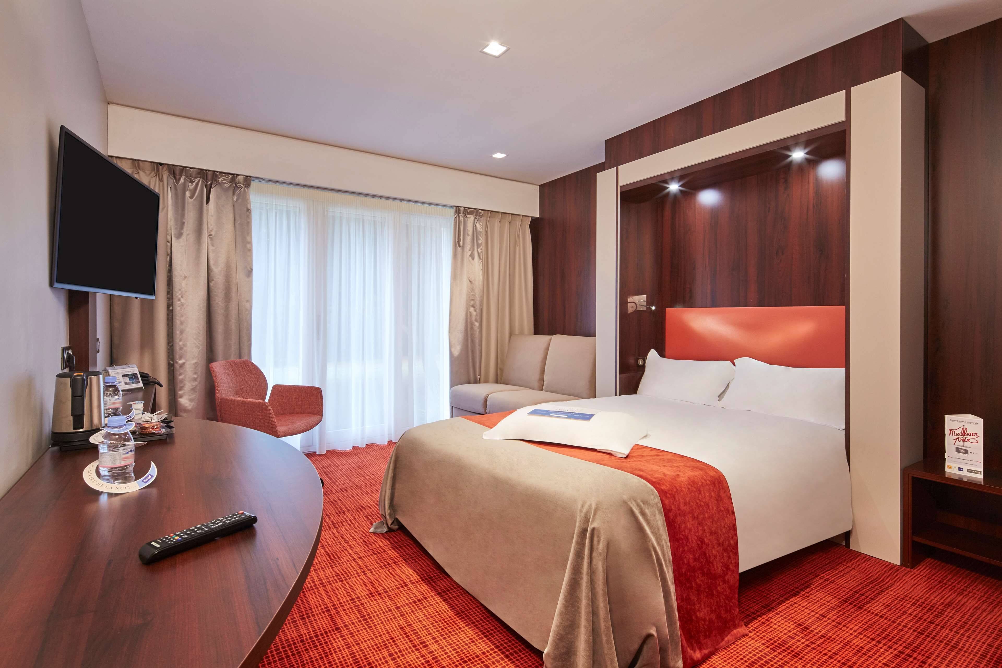 desk, soundproofing, iron/ironing board, free cots/infant beds