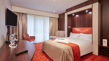 Bureau, chambres insonorisées, fer et planche à repasser