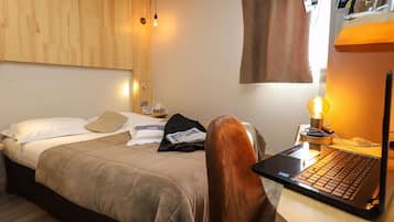 Bureau, chambres insonorisées, lits bébé (gratuits), Wi-Fi gratuit