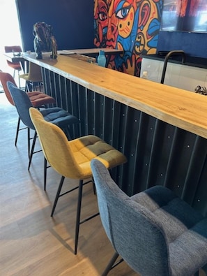ランチ、ディナーに営業