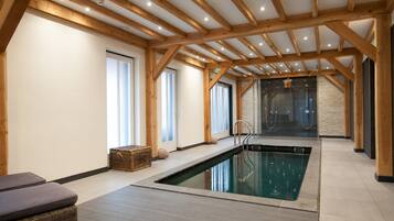 สระว่ายน้ำในร่ม