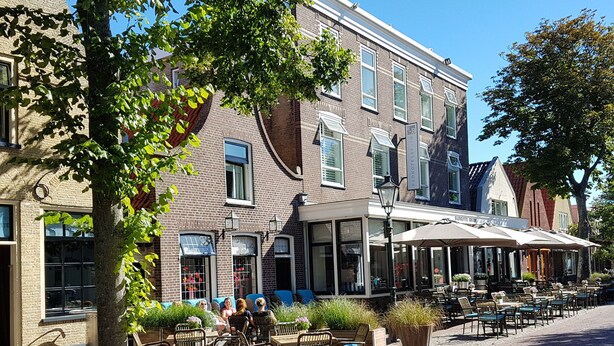 Front of property - Badhotel Bruin (Vlieland)