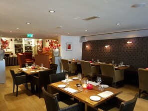 Breakfast, lunch and dinner served - Badhotel Bruin (Vlieland)