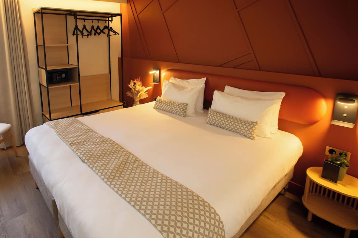 In-room safe, desk, laptop workspace, blackout drapes