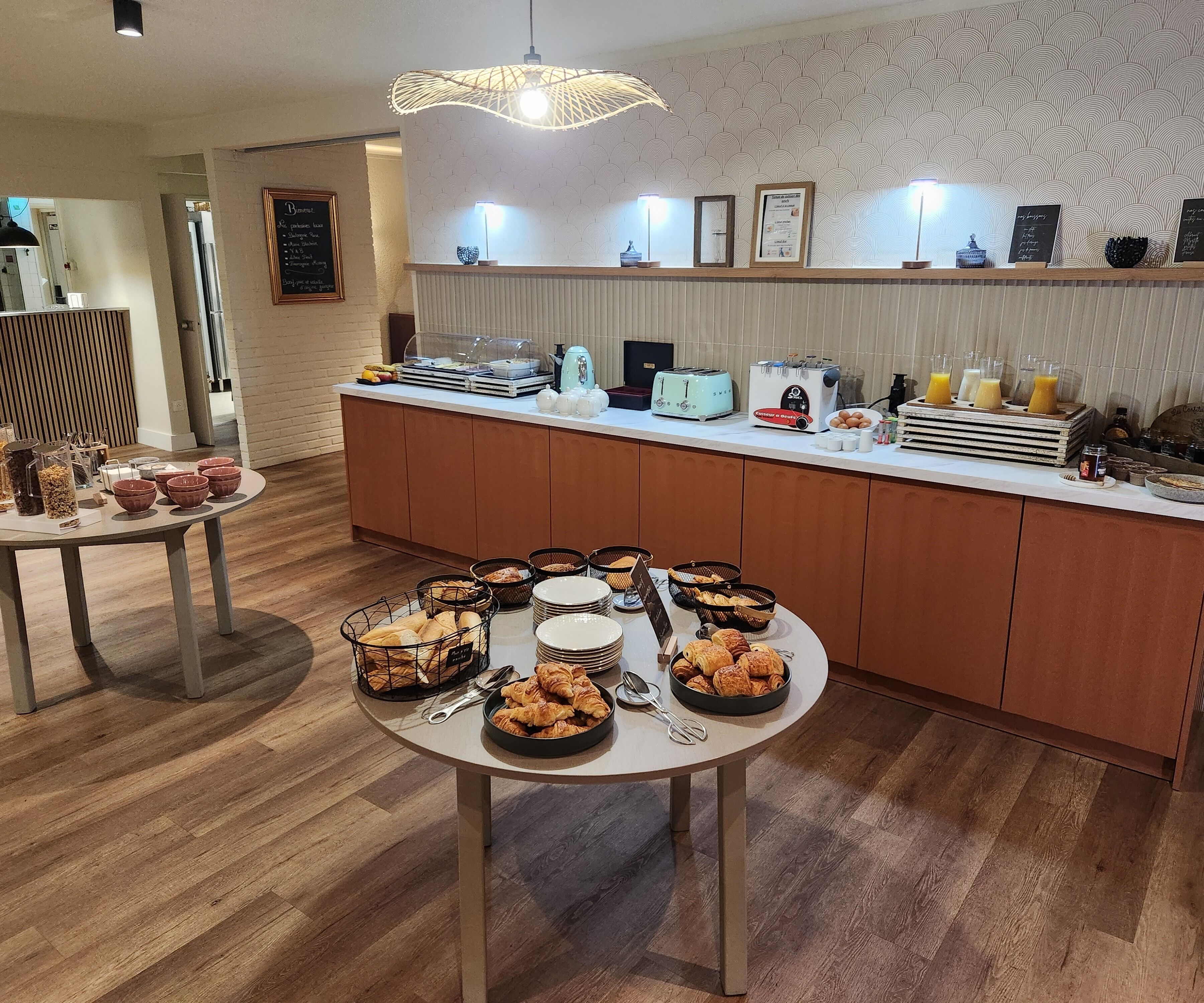 Tägliches Frühstücksbuffet gegen Gebühr