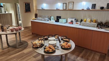 Tägliches Frühstücksbuffet gegen Gebühr