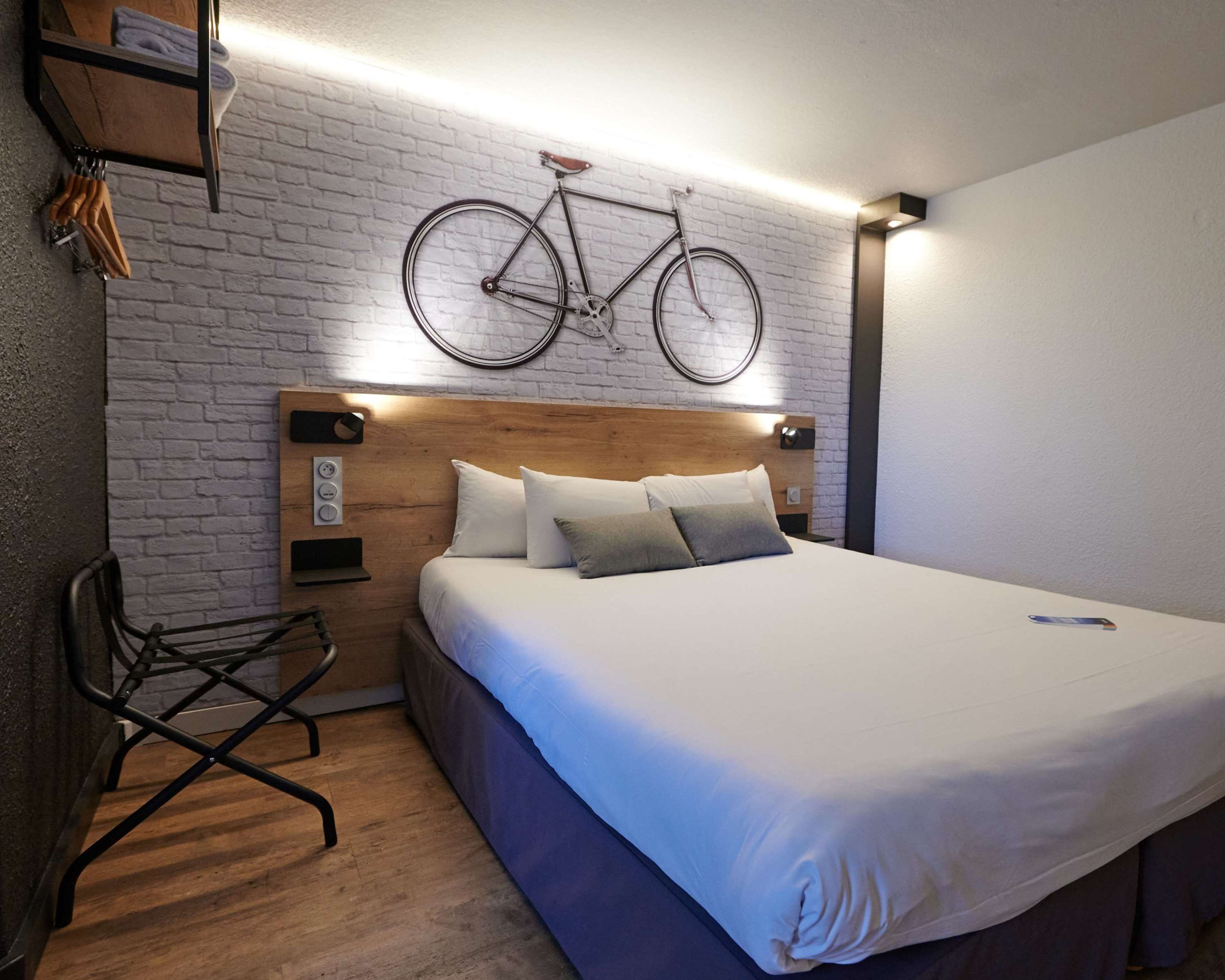 standard room, 1 double bed | desk, free wifi, bed sheets, alarm clocks