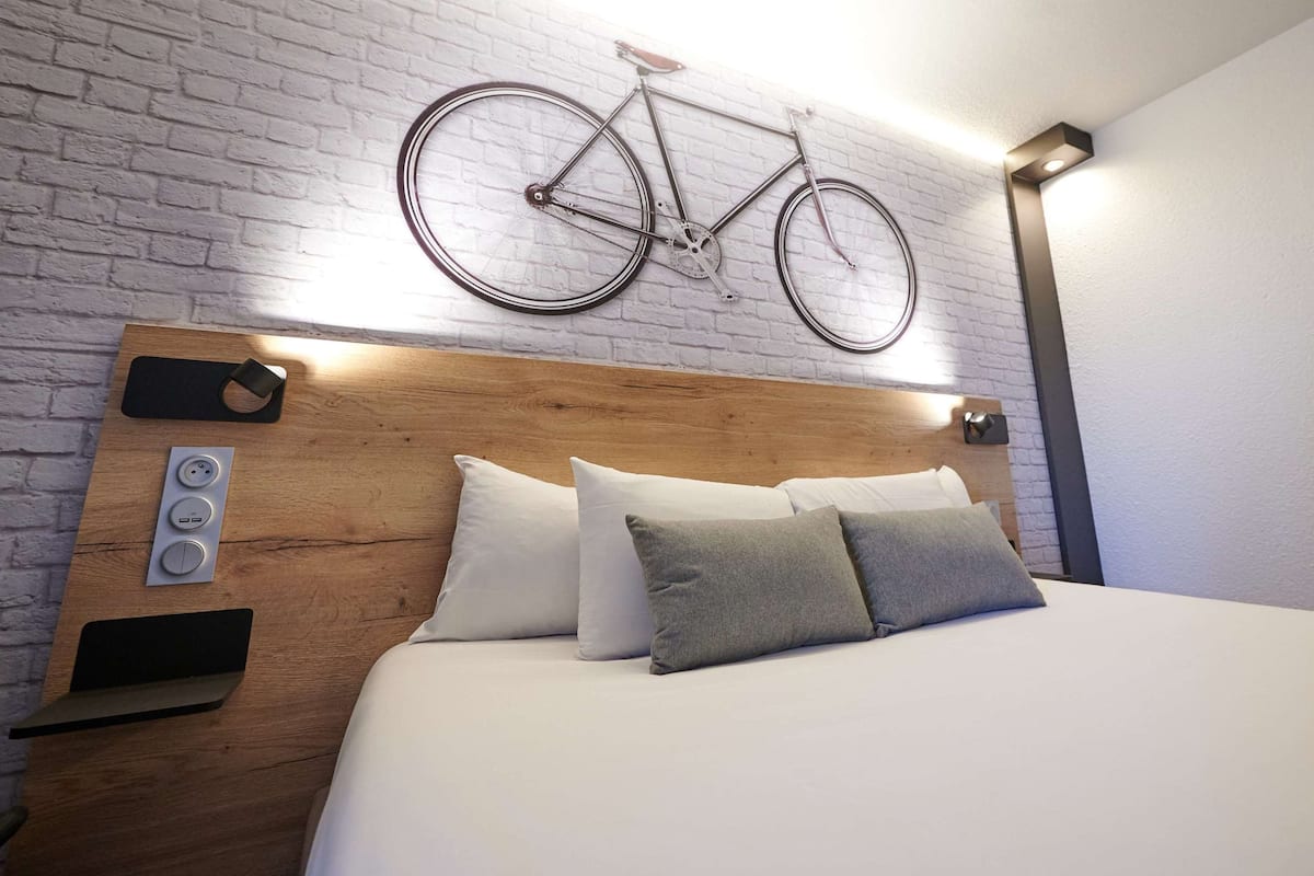 standard room, 1 double bed | desk, free wifi, bed sheets, alarm clocks