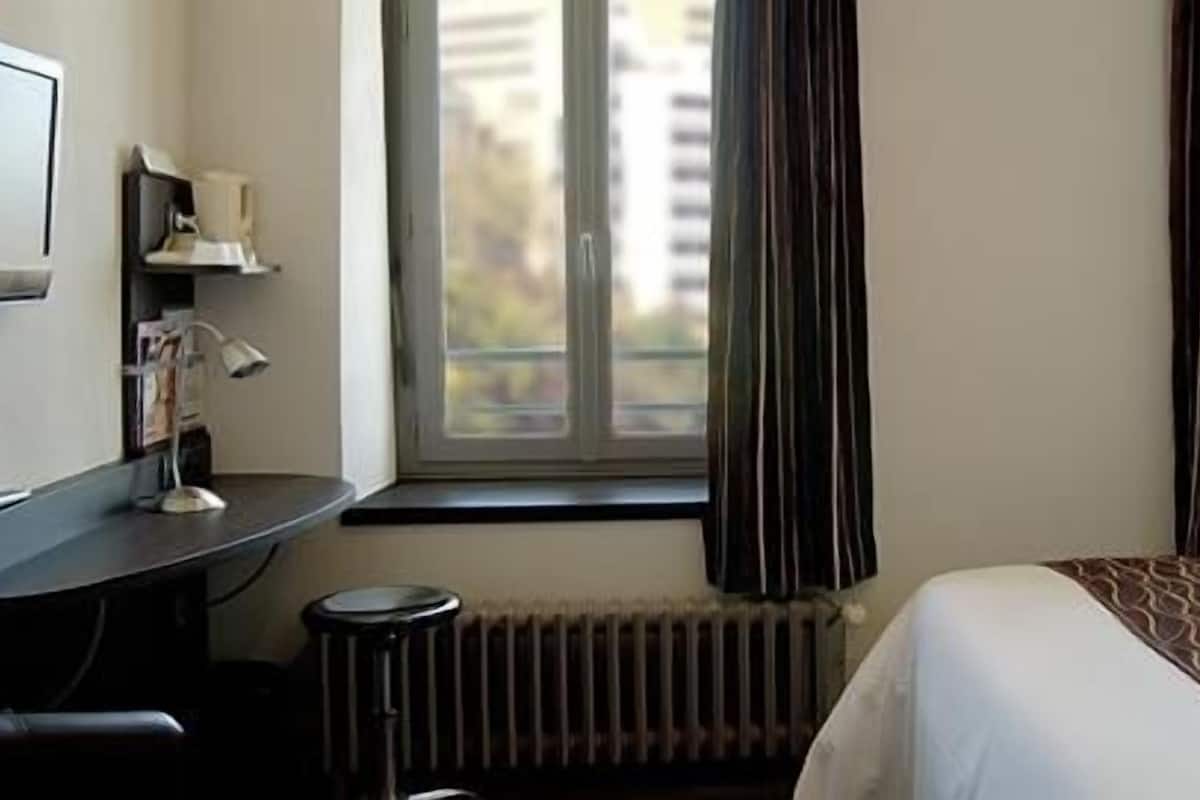 Standard Room, 1 Double Bed | Desk, blackout curtains, free WiFi, bed sheets
