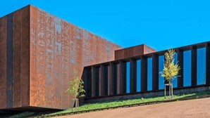 A modern building with a rusted exterior and large windows. - Hotel Kyriad Rodez (Rodez)