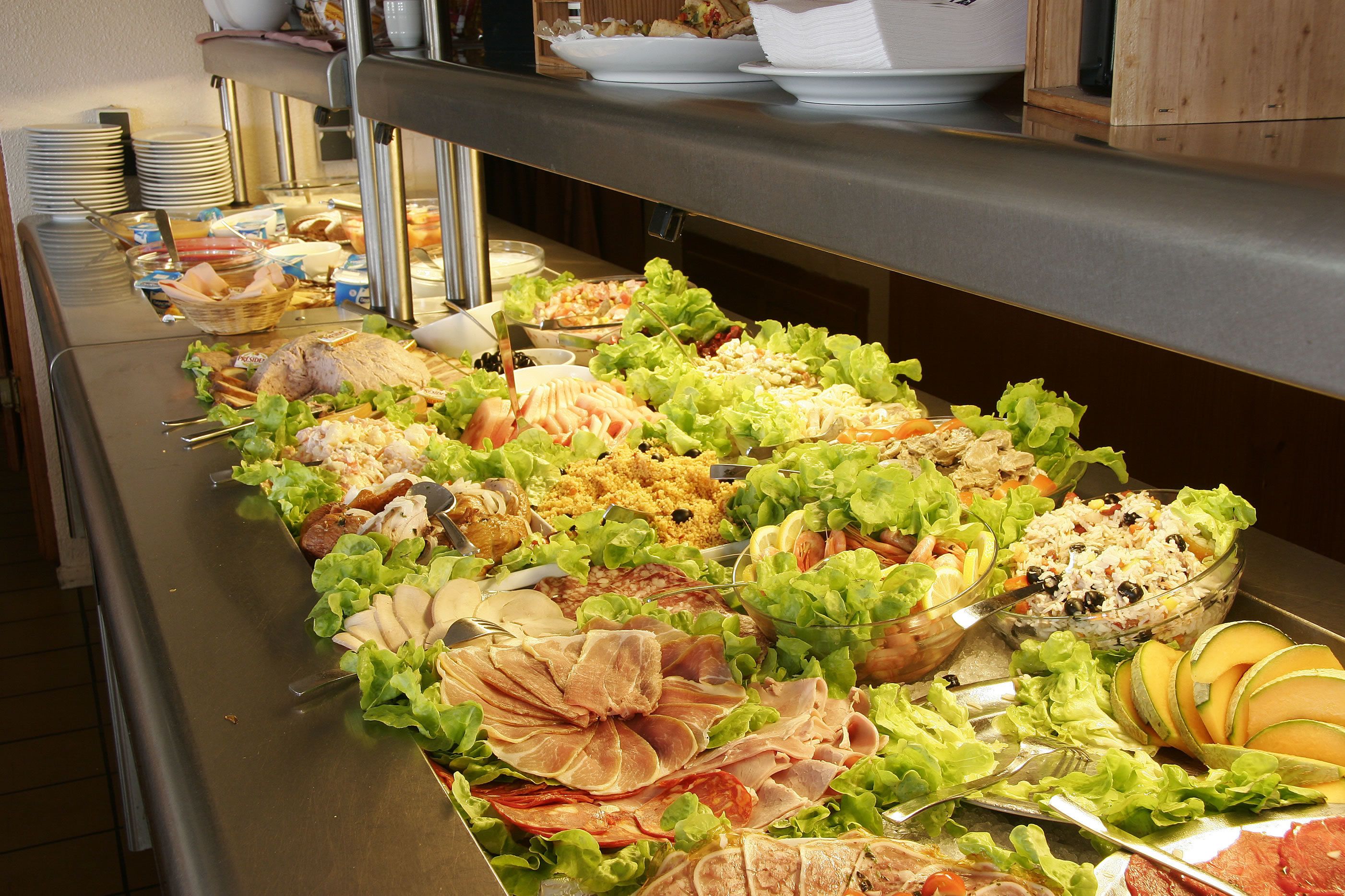 Serveert ontbijt, lunch, diner, uitzicht op het zwembad 