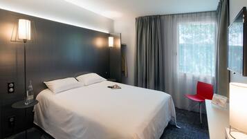 Bureau, fer et planche Ă repasser, Wi-Fi gratuit, draps fournis