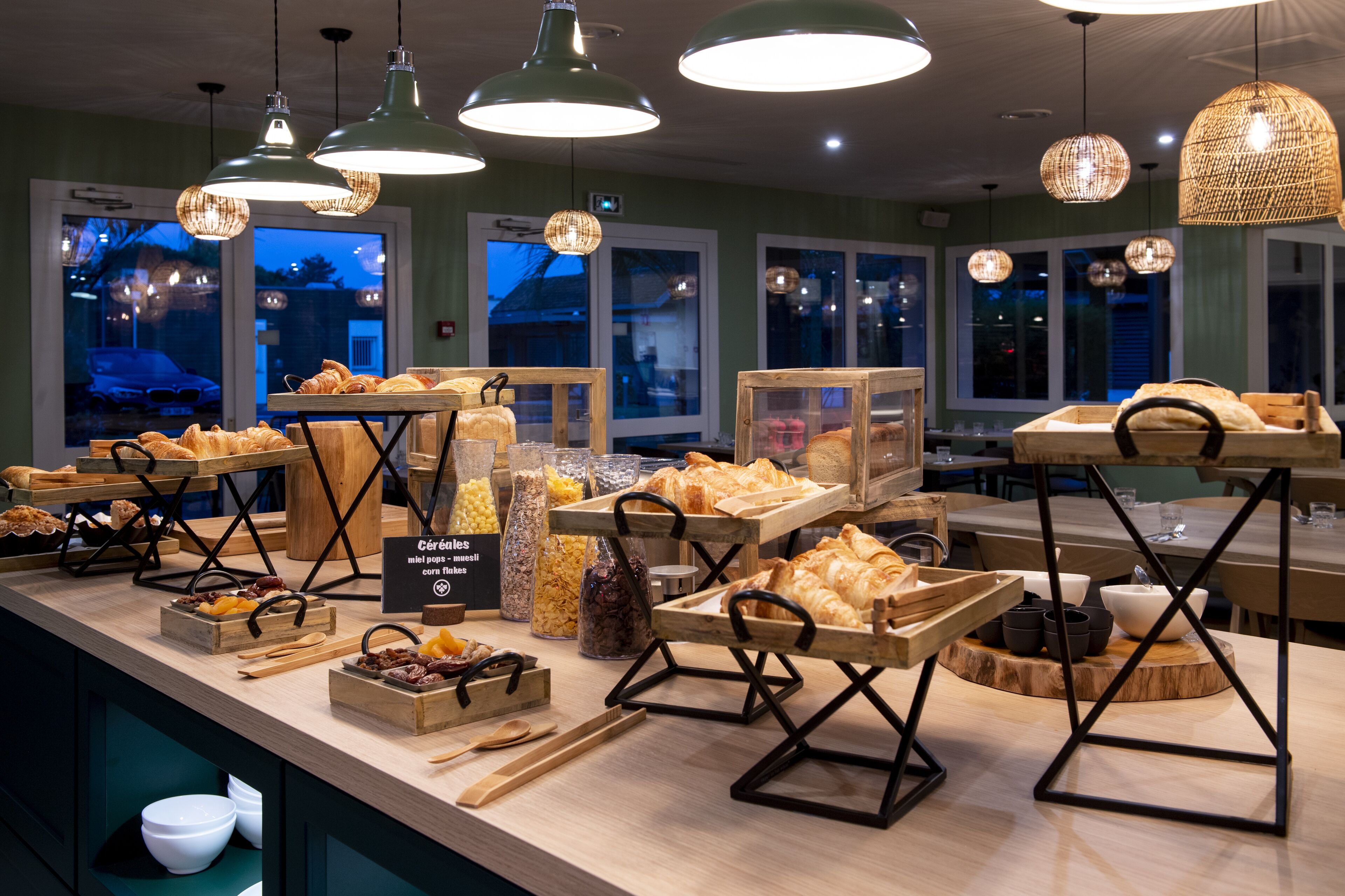 Desayuno buffet diario (EUR 12.5 por persona)