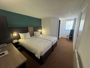 Premium bedding, individually furnished, desk, iron/ironing board - Kyriad Epernay (Epernay)