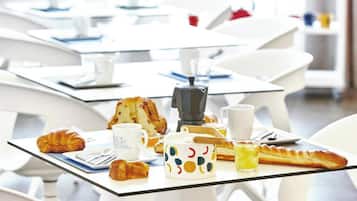 Daily buffet breakfast (EUR 14.90 per person)