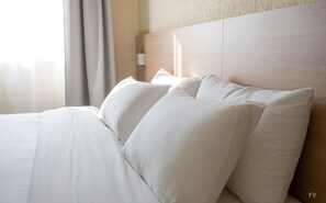 Sistema de insonorización, acceso a internet y despertador 