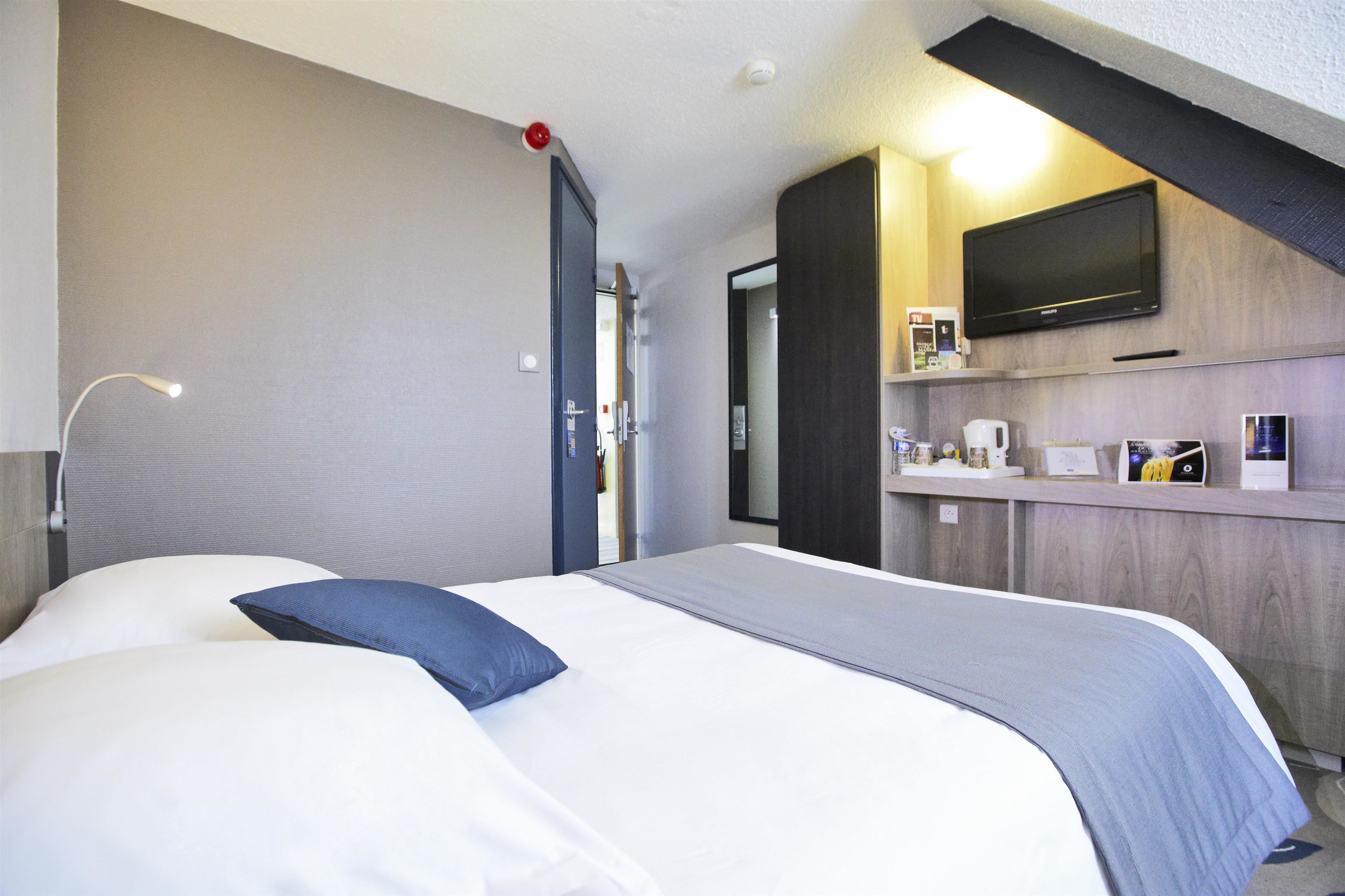 standard room, 1 double bed | individually furnished, desk, blackout curtains, soundproofing