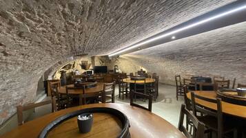 Colazione a buffet, servita tutte le mattine (13 EUR a persona)