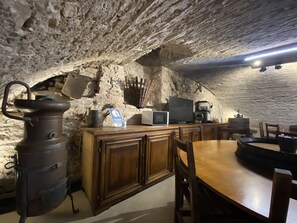 Desayuno buffet diario (EUR 13 por persona)