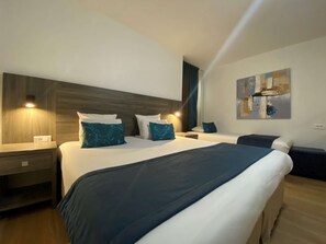 In-room safe, individually furnished, desk, blackout curtains - Kyriad Chalon sur Saone Centre (Chalon-sur-Saone)