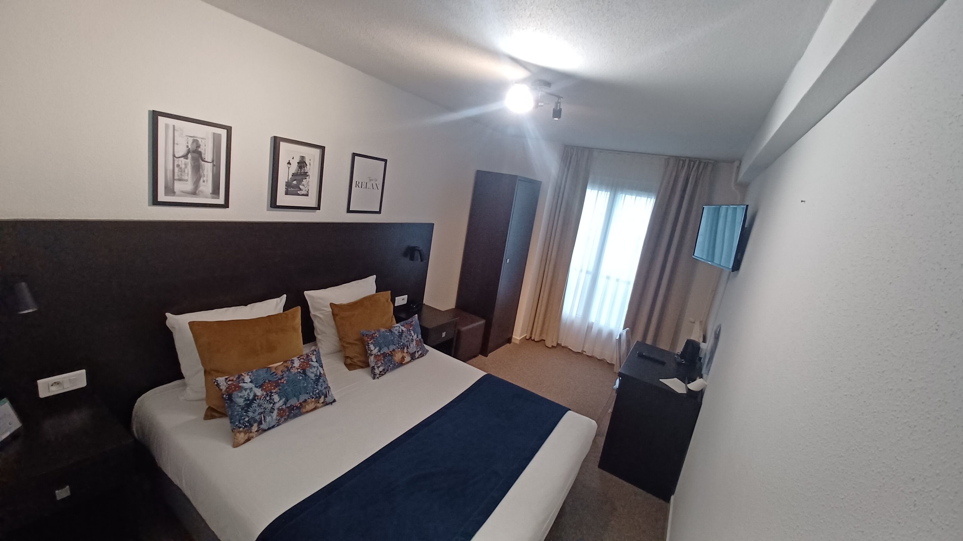 Quarto standard, 1 cama de casal | Cofres nos quartos, individualmente mobiliados, escrivaninha