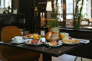Daily buffet breakfast for a fee - Komfort Hotel Stadt Hamburg (Bad Salzuflen)