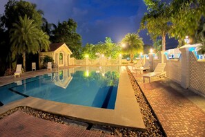 Outdoor pool, sun loungers - MGM Eastwoods (Chennai)