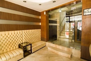 Quầy tiếp tân