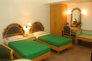 SINGLE EXECUTIVE | Minibar, in-room safe, desk, iron/ironing board