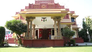 A traditional building with a central entrance, columns, and a decorative upper balcony. - Hotel Siddhartha Palace (Ahmedabad)
