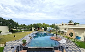 Hồ bơi ngoài trời 