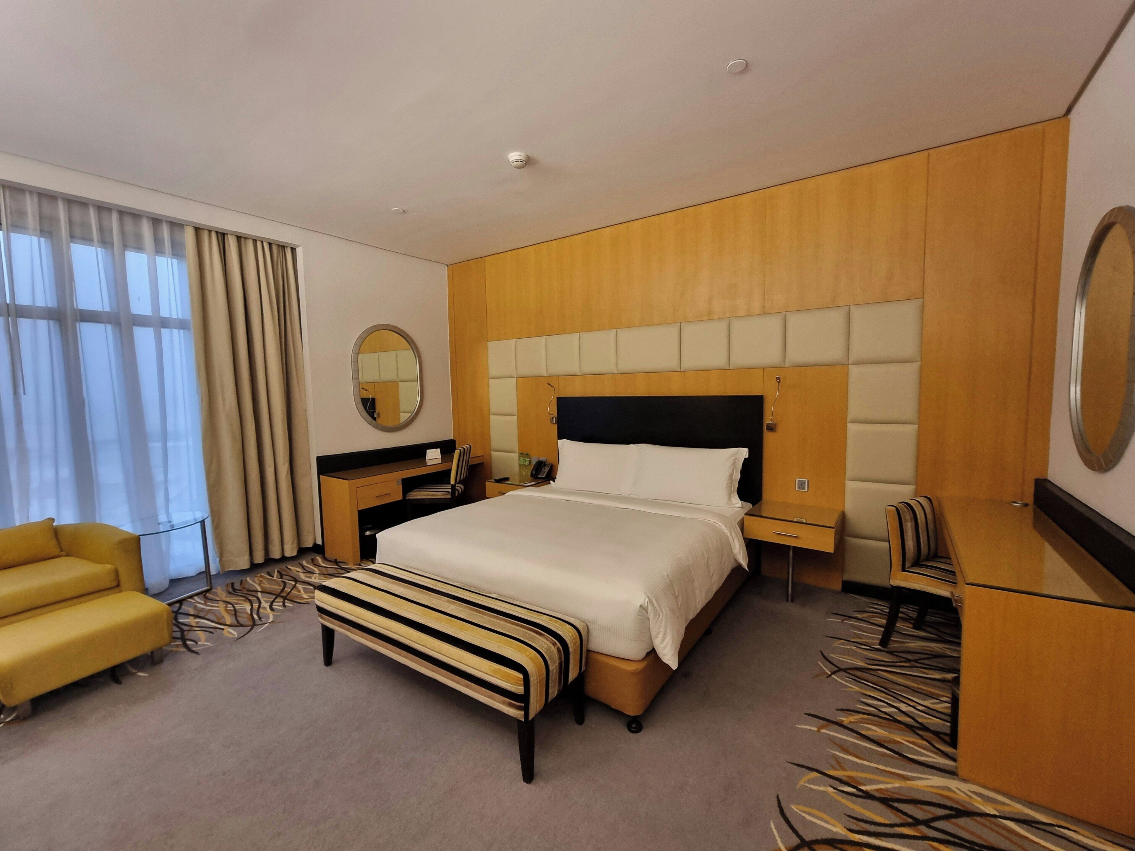 Peralatan tempat tidur hipoalergenik, bar mini, meja 