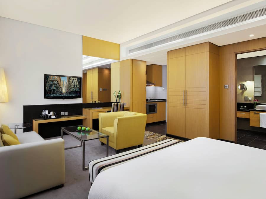 Hypo-allergenic bedding, minibar, desk, laptop workspace