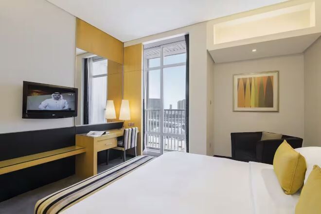 Bộ đồ giường kháng dị ứng, minibar, bàn 
