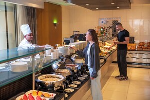 Breakfast served, international cuisine