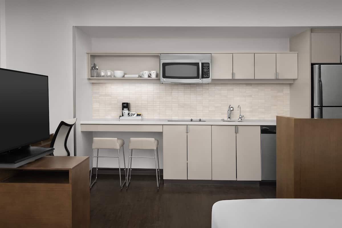 studio, 1 king bed with sofa bed | private kitchen | mini-fridge, microwave