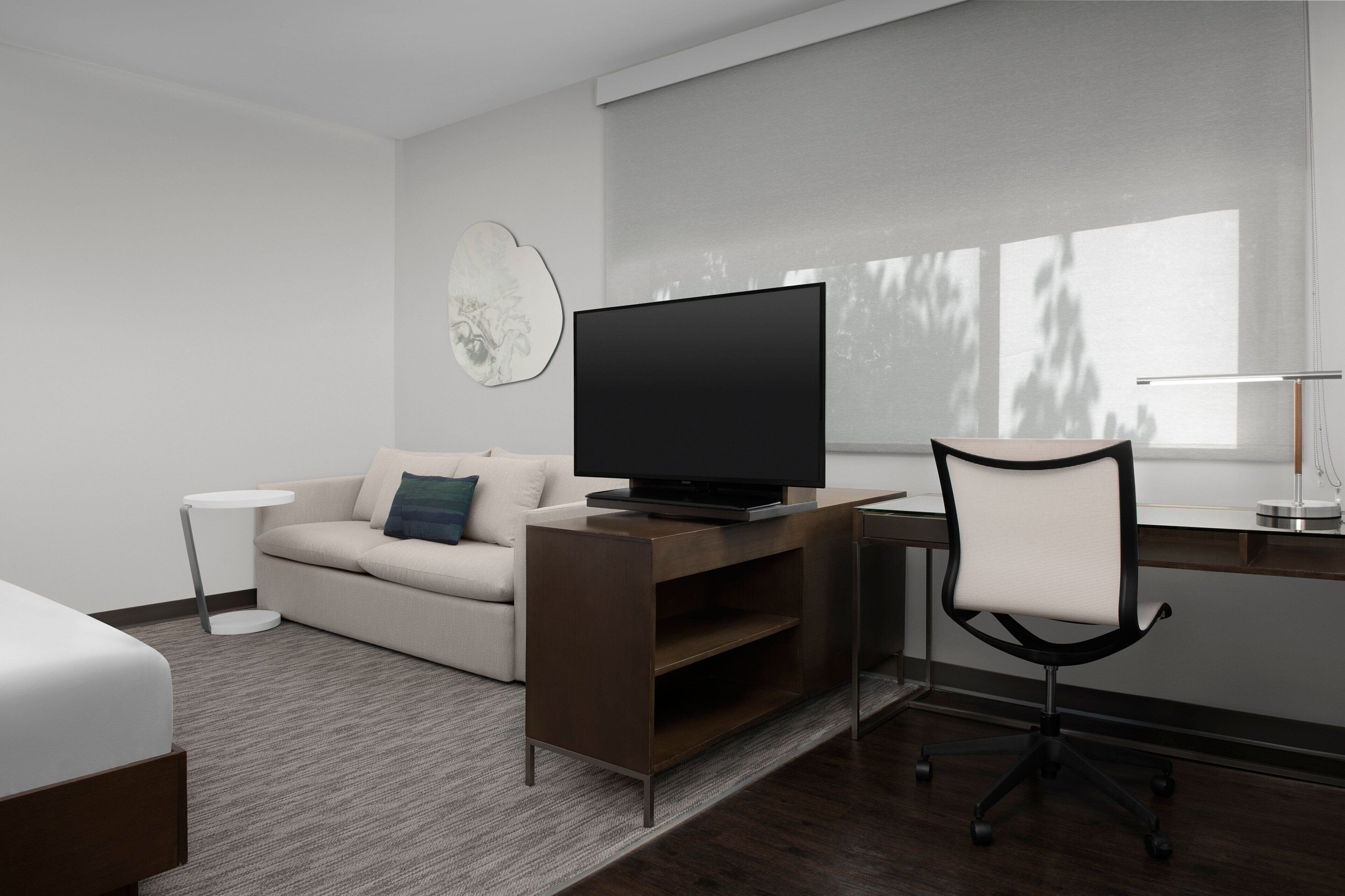 studio, 1 king bed with sofa bed | 1 bedroom, in-room safe, desk, free wifi