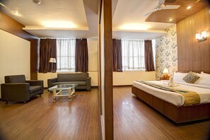 Suite Royale, 1 chambre, fumeur, vue ville | Coin séjour