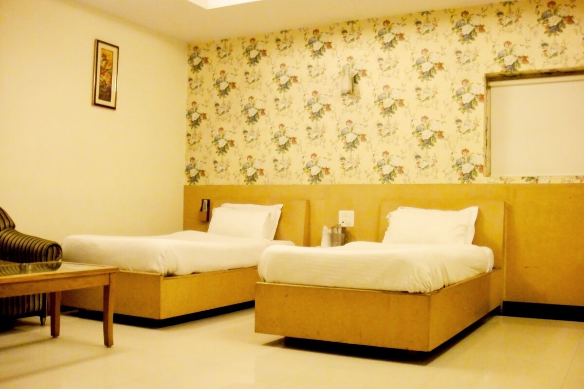 Deluxe Twin Room, 1 Bedroom | Premium bedding, Select Comfort beds, in-room safe