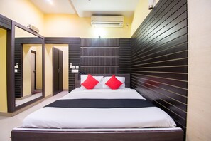 Deluxe Double Room | Bed sheets - Capital O 1487 Hotel Gardenia (Kolkata)