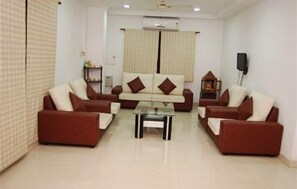 TV - Shylee Niwas Kodambakkam I (Chennai)