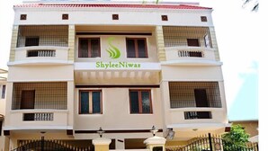 A multi-story building with a central logo and the name "ShyleeNiwas" on the facade. - Shylee Niwas Kodambakkam I (Chennai)